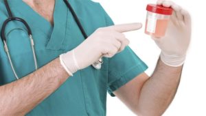 Blut im Urin: Ursachen für Hämaturie bei Frau, Mann und Kind