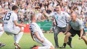 Ulm wirft Pokalsieger Frankfurt raus – FC Bayern und HSV mit Mühe