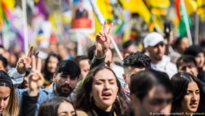 Kurden feiern Neujahrsfest in Frankfurt