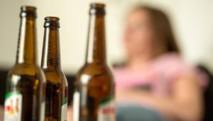 Massenproblem: Etwa 10 Prozent der Deutschen trinken am Arbeitsplatz